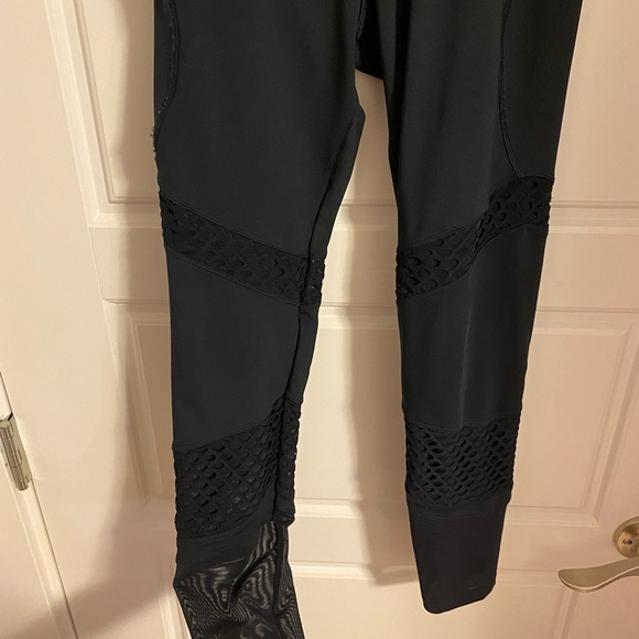 🖤NWOT🖤 Black Better Bodies Waverly Tights with Mesh Accents - Picture 6 of 7